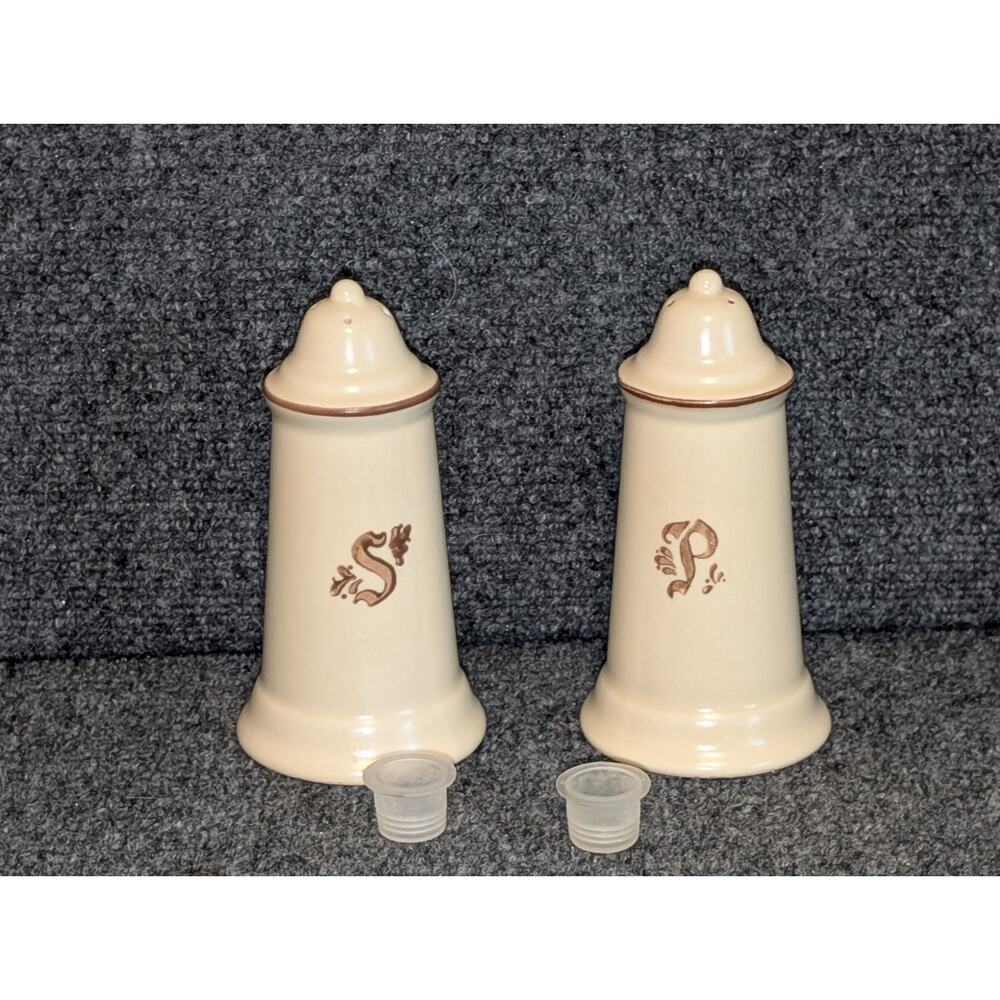 Vintage Pfaltzgraff 6" Salt & Pepper Shaker Set (See all photos & description)